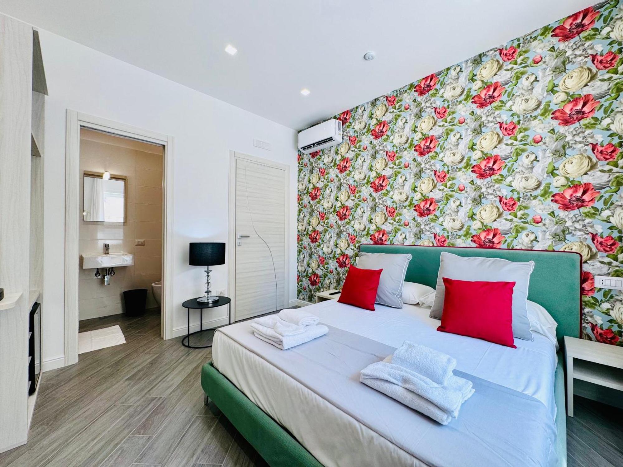 Yourhome - Santa Lucia Rooms Sorrento Ngoại thất bức ảnh
